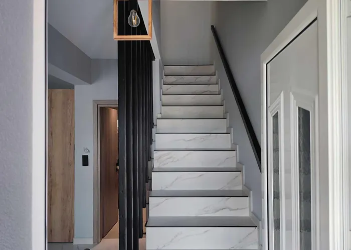 Mary\'S Maisonette